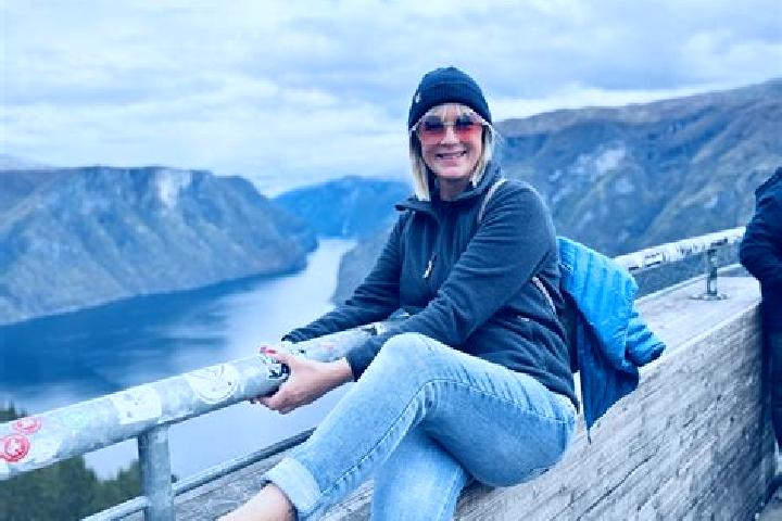 Eleanor, 35 — Escort in Lenne, Germany