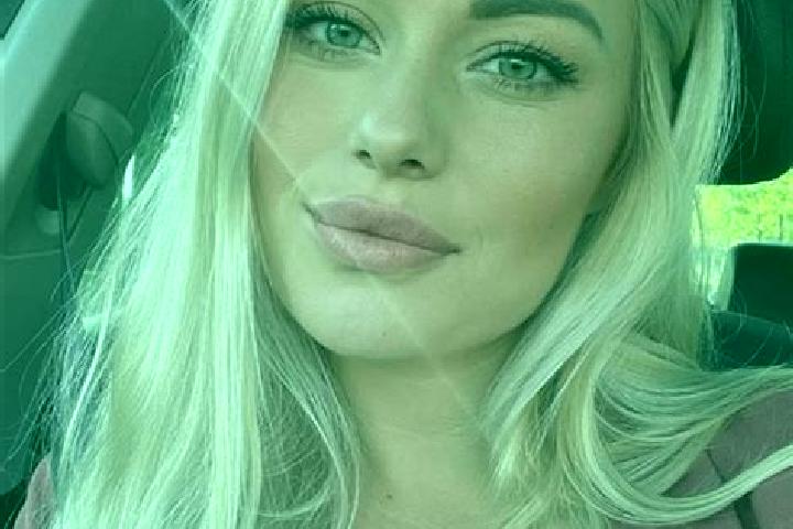 Eleanor, 36, a blonde hazel-eyed ebony companion based in Lindry. Offering Striptease, A-Level. Available for incall and outcall, day and evening dates.