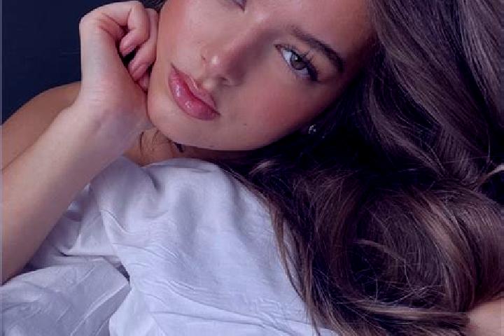 Eleanor, 36, a chestnut grey-eyed latina companion based in Wallisellen. Offering Overnight, Deep French Kissing, Massage. Available for incall and outcall, ...