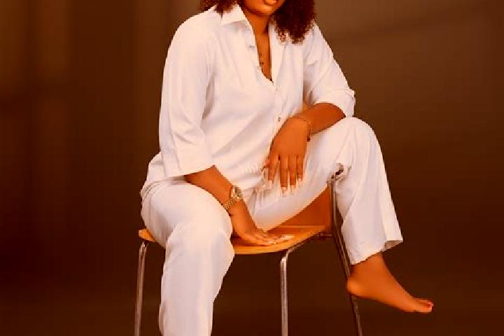 Eleanor, 36 — Escort in Abak, Nigeria