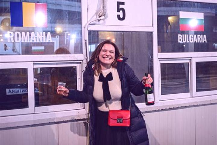 Eleanor, 36 — Escort in Brahasesti, Romania