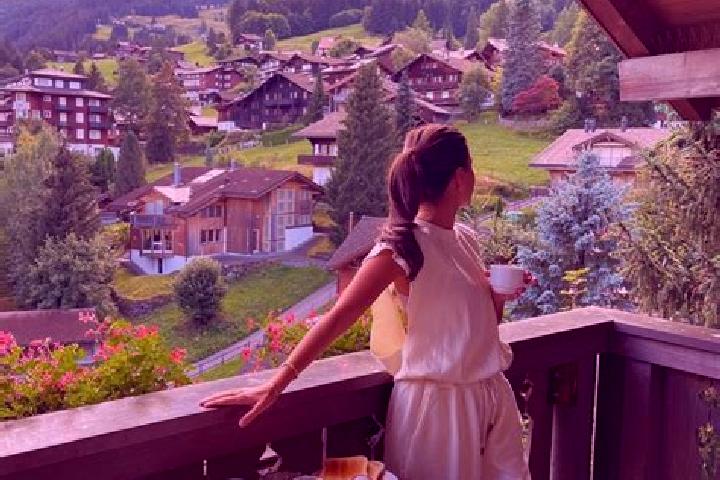 Eleanor, 36 — Escort in Courgevaux, Switzerland