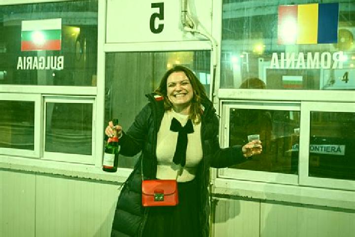 Eleanor, 36 — Escort in Holdita, Romania