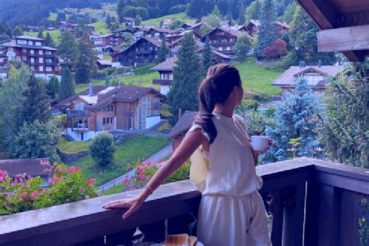 Eleanor, 36 — Escort in Puplinge, Switzerland
