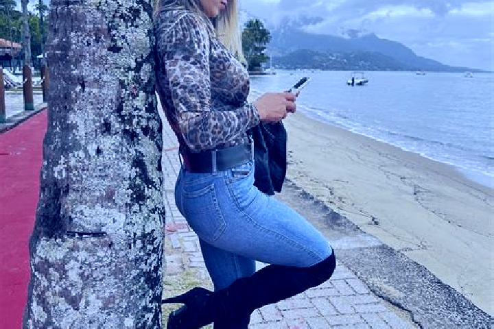 Eleanor, 36 — Escort in Sales, Brazil