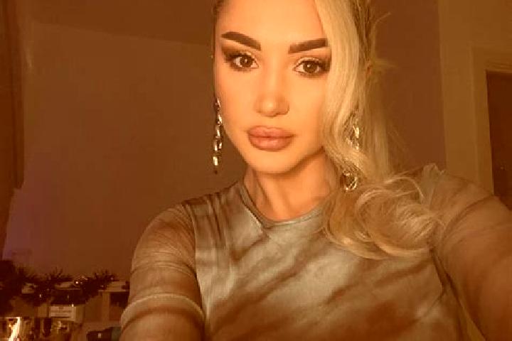 Eleanor, 37, a auburn green-eyed slavic companion based in Trinity-Bellwoods. Offering GFE, Travel Companion, Tantra, BDSM. Available for incall and outcall,...