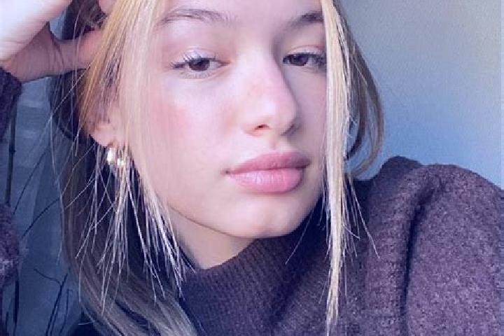 Eleanor, 37, a blonde brown-eyed mediterranean companion based in Cartura. Offering Striptease, CIM, Erotic Massage. Available for incall and outcall, day an...