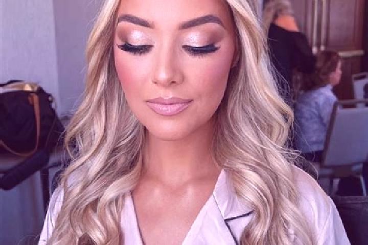 Eleanor, 37, a blonde brown-eyed mixed companion based in Palangkaraya. Offering Couples, Erotic Massage, Dinner Date, 69. Available for incall and outcall, ...