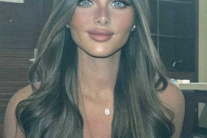 Eleanor, 37, a brunette dark-eyed mixed companion based in Ab Pakhsh. Offering Tantra, Dinner Date, Striptease. Available for incall and outcall, day and eve...