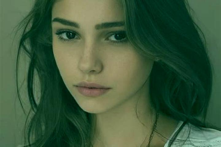 Eleanor, 37, a chestnut dark-eyed slavic companion based in Capestang. Offering OWO, Fetish, 69. Available for incall and outcall, day and evening dates.