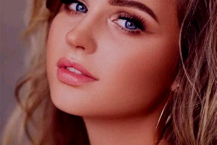 Eleanor, 37, a dark blonde blue-eyed european companion based in Chullune. Offering Tantra, Party Girl, Dinner Date, Roleplay. Available for incall and outca...