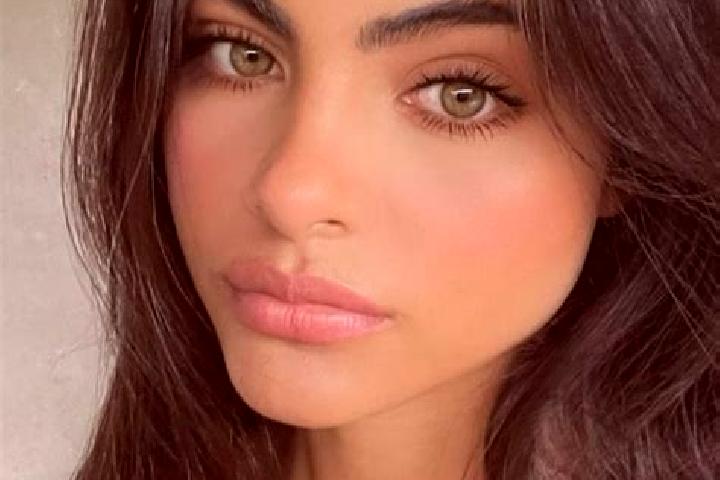 Eleanor, 37, a red dark-eyed indian companion based in Taufkirchen. Offering Couples, Massage, 69, Overnight, Striptease. Available for incall and outcall, o...
