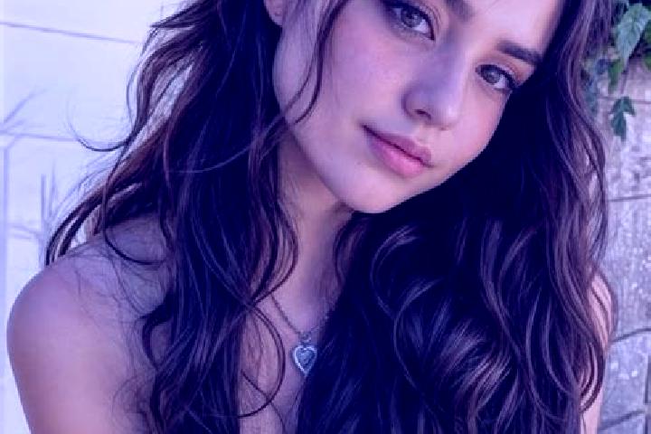 Eleanor, 37, a red hazel-eyed middle eastern companion based in Carpanzano. Offering Prostate Massage, GFE, Massage, Tantra. Available for incall and outcall...