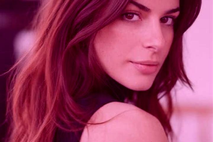 Eleanor, 38, a auburn brown-eyed latina companion based in Colonesti. Offering Domination, Roleplay, Fetish. Available for incall and outcall, day and evenin...