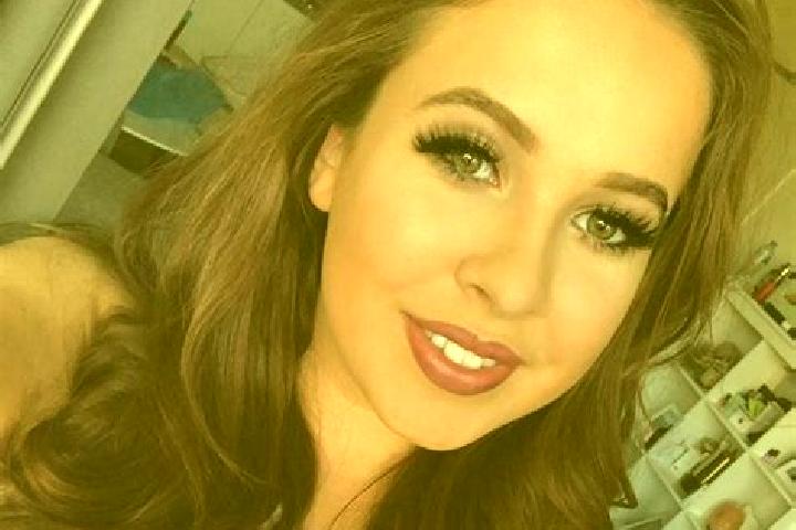 Eleanor, 38, a auburn brown-eyed latina companion based in Joinville-le-Pont. Offering BDSM, Tantra, A-Level. Available for incall and outcall, overnight boo...