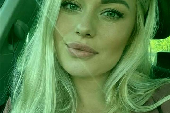 Eleanor, 38, a blonde green-eyed indian companion based in Town n Country. Offering OWO, Striptease, GFE, A-Level. Available for incall and outcall, overnigh...