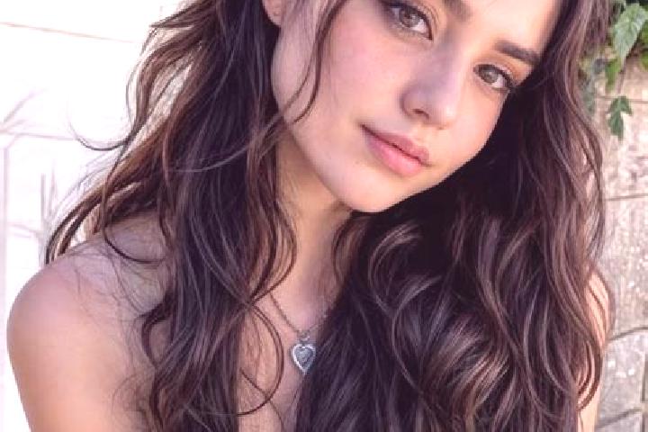 Eleanor, 38, a brunette hazel-eyed middle eastern companion based in Titi Akar. Offering Erotic Massage, BDSM, OWO. Available for incall and outcall, overnig...