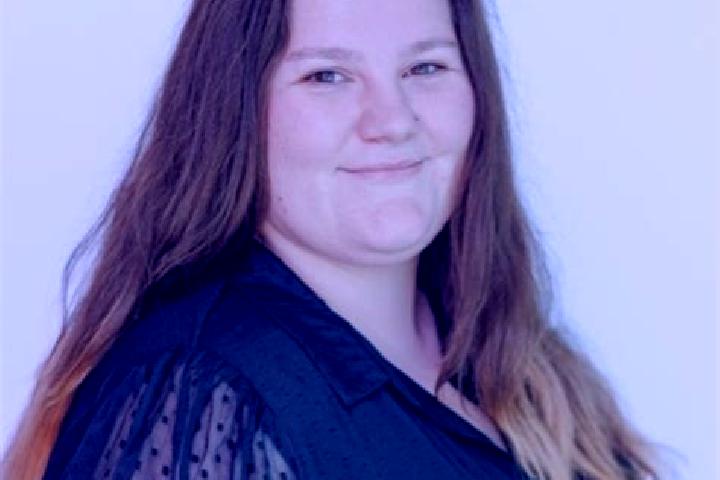 Eleanor, 38 — Escort in Beddau, United Kingdom