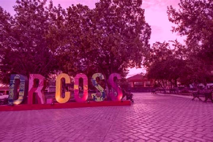 Eleanor, 38 — Escort in Doctor Coss, Mexico