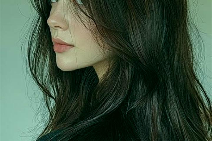 Eleanor, 39, a auburn brown-eyed mixed companion based in Karli. Offering Prostate Massage, CIM, Dinner Date, Massage, Tantra. Available for incall and outca...