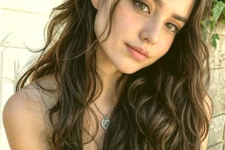 Eleanor, 39, a auburn hazel-eyed european companion based in Plaudren. Offering 69, Travel Companion, Massage, Dinner Date, Erotic Massage. Available for inc...