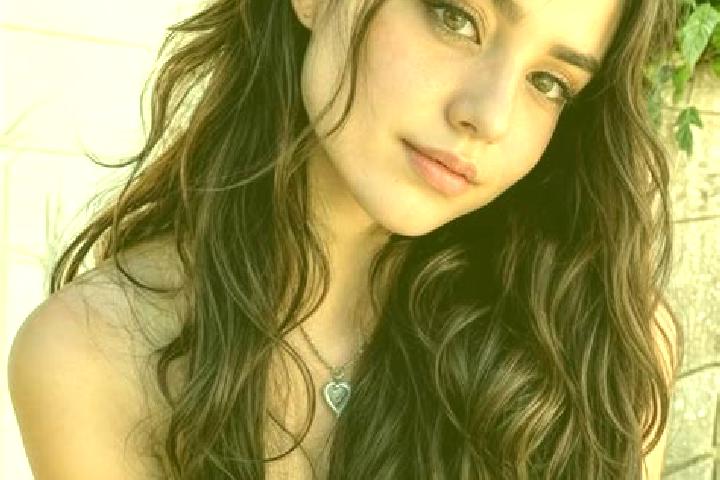 Elizabeth, 20, a auburn amber-eyed middle eastern companion based in North Madison. Offering Prostate Massage, Couples, Deep French Kissing. Available for in...