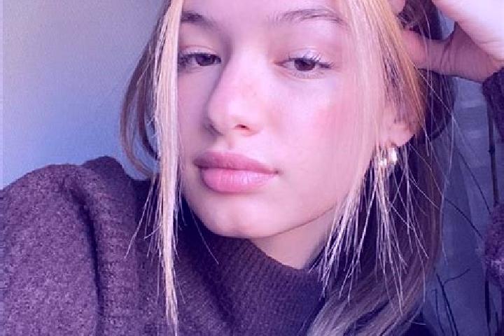 Elizabeth, 20, a blonde brown-eyed mixed companion based in Graveson. Offering Couples, Roleplay, Overnight, Duos. Available for incall and outcall, overnigh...