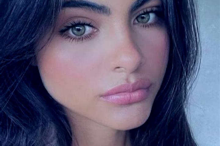 Elizabeth, 20, a brunette green-eyed mixed companion based in Oxley Park. Offering Domination, Roleplay, Tantra, A-Level. Available for incall and outcall, o...