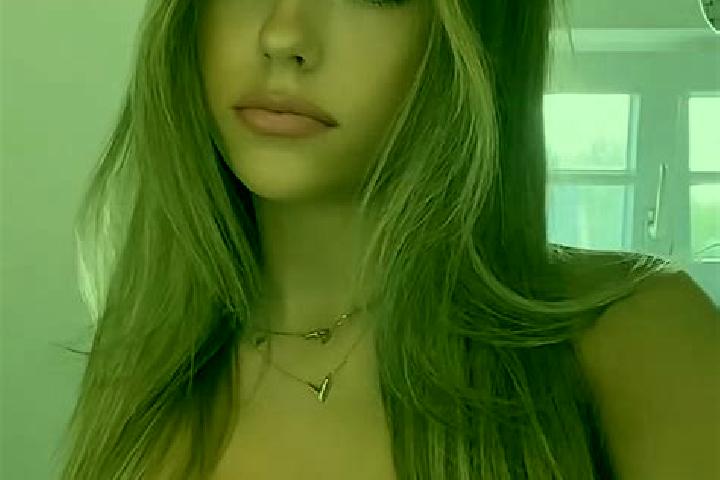Elizabeth, 20, a dark blonde brown-eyed ebony companion based in Vesqueville. Offering Roleplay, Massage. Available for incall and outcall, overnight booking...