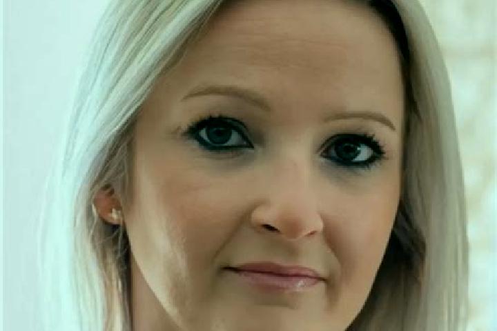 Elizabeth, 20 — Escort in Fey, France