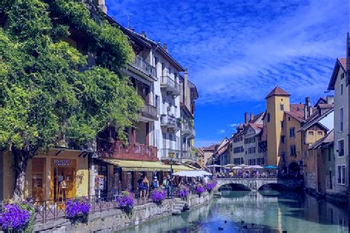 Elizabeth, 20 — Escort in Pringy, France