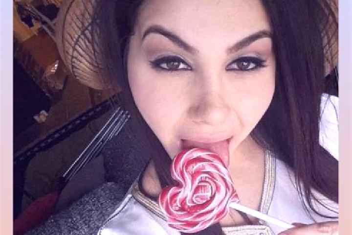 Elizabeth, 20 — Escort in Zhennan, China