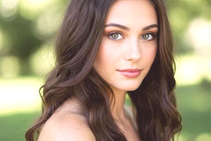 Elizabeth, 21, a black hazel-eyed mixed companion based in Petresti. Offering CIM, Duos, Striptease, Erotic Massage. Available for incall and outcall, overni...