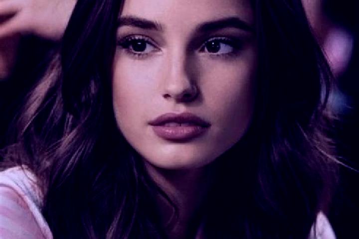Elizabeth, 21, a brunette brown-eyed caribbean companion based in Padang Endau. Offering Striptease, Fetish, Erotic Massage, BDSM. Available for incall and o...