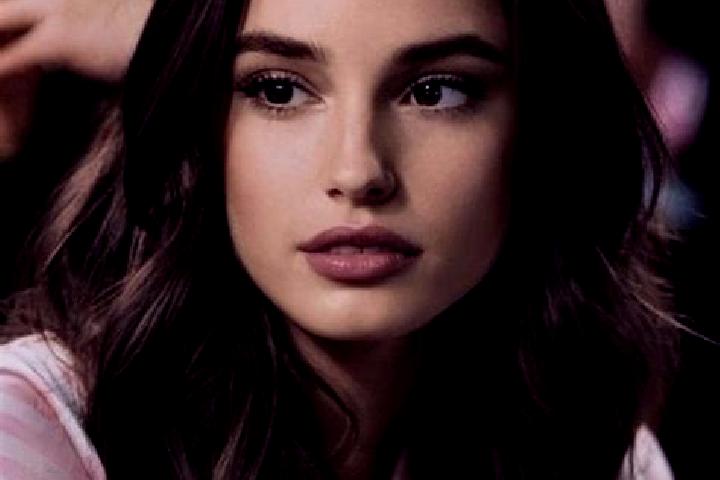 Elizabeth, 21, a brunette brown-eyed indian companion based in Stephanshart. Offering Overnight, GFE, CIM, Couples. Available for incall and outcall, day and...