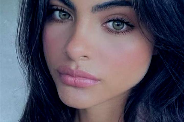 Elizabeth, 21, a brunette grey-eyed indian companion based in Nieuw-Vennep. Offering 69, Couples, Roleplay. Available for incall and outcall, day and evening...