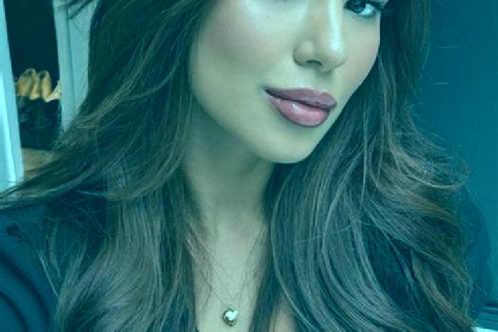Elizabeth, 21, a chestnut brown-eyed latina companion based in Wartburg. Offering Fetish, Roleplay, Couples. Available for incall and outcall, overnight book...