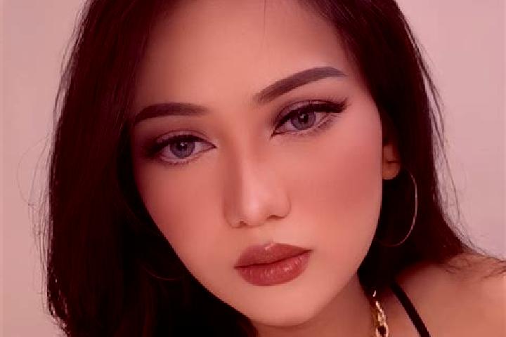Elizabeth, 21 — Escort in Bodeh, Indonesia