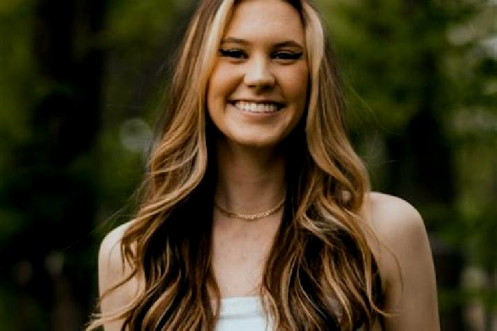 Elizabeth, 21 — Escort in Coram, United States