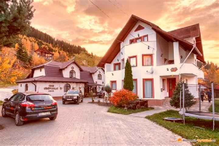 Elizabeth, 21 — Escort in Fundu Moldovei, Romania