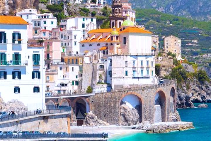 Elizabeth, 21 — Escort in Ome, Italy