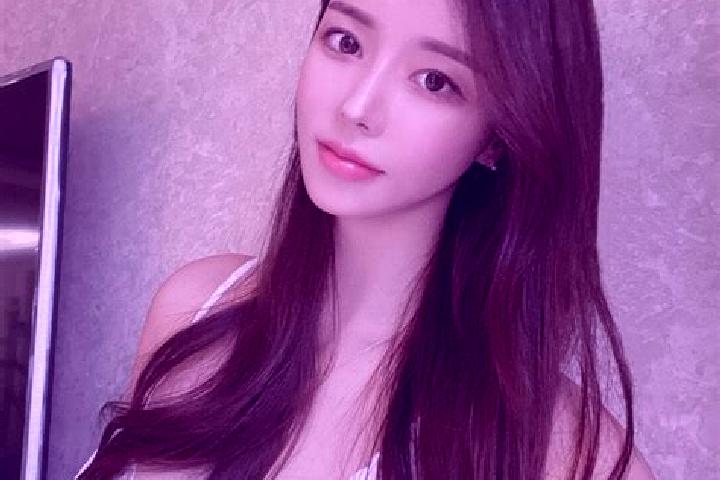 Elizabeth, 21 — Escort in Yolagzi, Turkey
