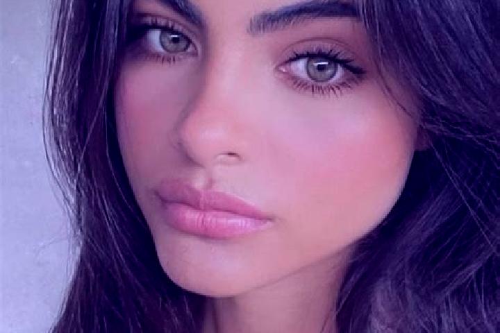 Elizabeth, 22, a brunette green-eyed caucasian companion based in Basira Satu. Offering Tantra, Couples, Fetish. Available for incall and outcall, day and ev...