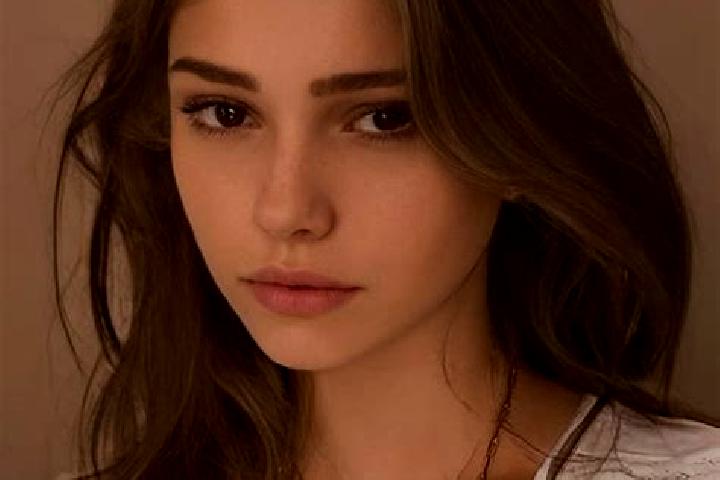 Elizabeth, 22, a chestnut grey-eyed slavic companion based in Watublapi. Offering Massage, Couples. Available for incall and outcall, day and evening dates.