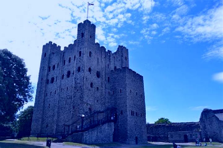 Elizabeth, 22 — Escort in Castle Acre, United Kingdom