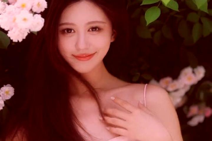 Elizabeth, 22 — Escort in Jiamao, China