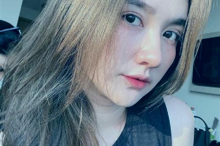 Elizabeth, 22 — Escort in Keumala, Indonesia