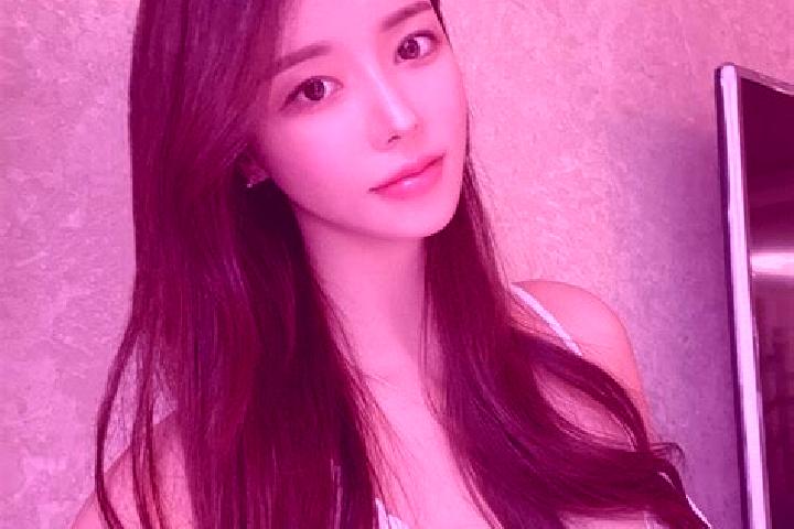 Elizabeth, 22 — Escort in Moudao, China