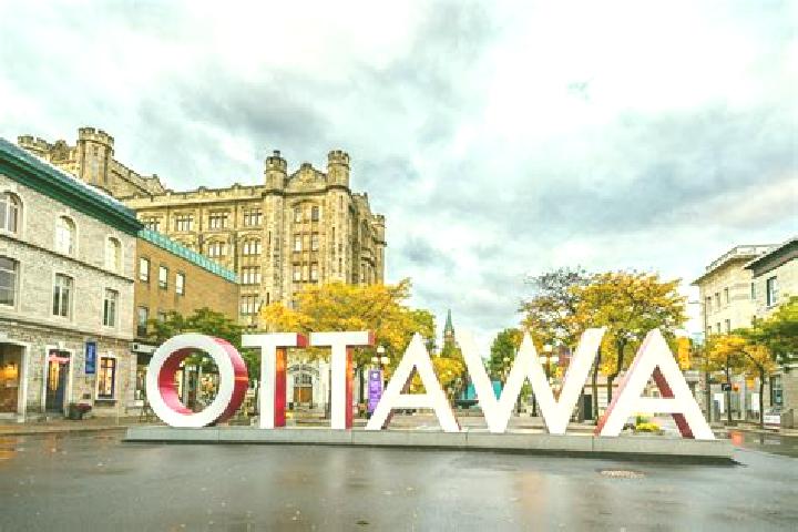 Elizabeth, 22 — Escort in Ottawa, Canada