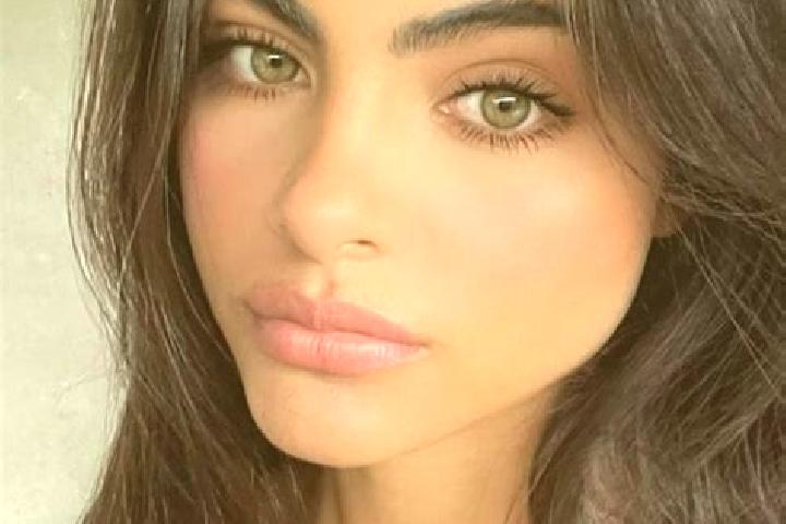 Elizabeth, 23, a brunette green-eyed mixed companion based in Van Wert. Offering Overnight, Massage. Available for incall and outcall, day and evening dates.